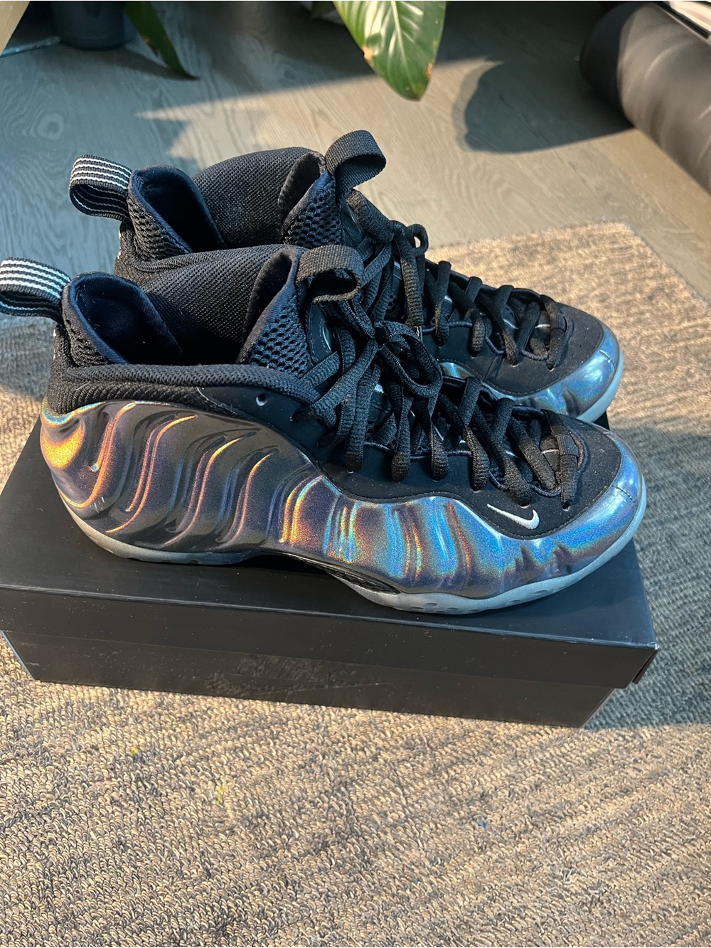 Nike Air Foamposite One and Iridescent men’s size 9.5